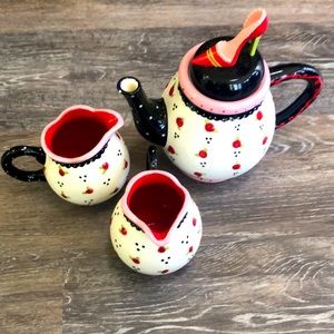 Teapot, milk and creamer set